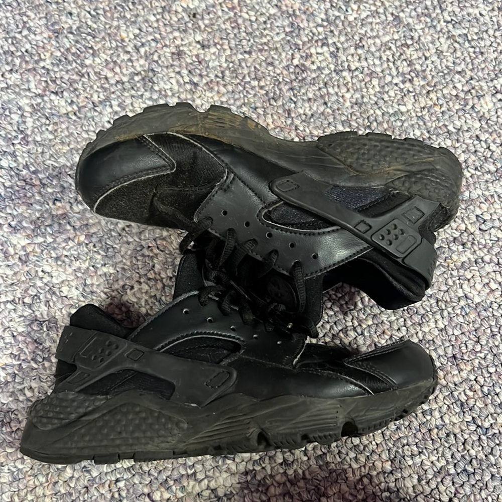 Black Huaraches